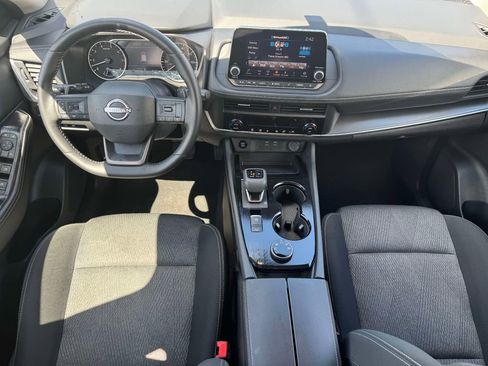 Used 2025 Nissan Rogue SV AWD/4WD image 12