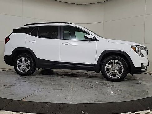 Used 2023 GMC Terrain SLE w/ Driver Convenience Package image 8