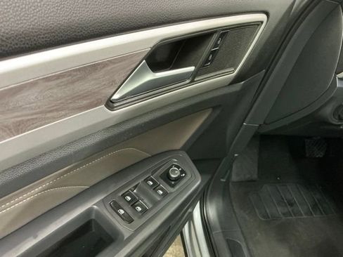 Used 2021 Volkswagen Atlas Cross Sport SE AWD/4WD image 16