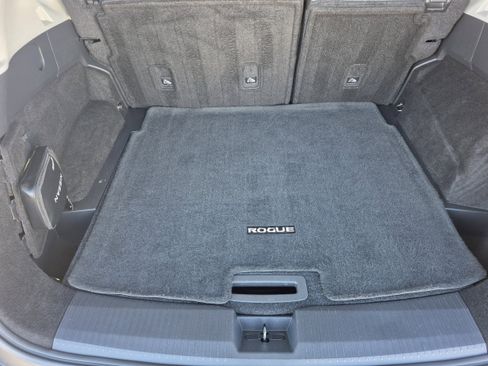 Used 2023 Nissan Rogue SV image 32