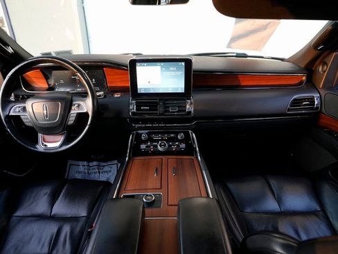 Used 2019 Lincoln Navigator Select image 42