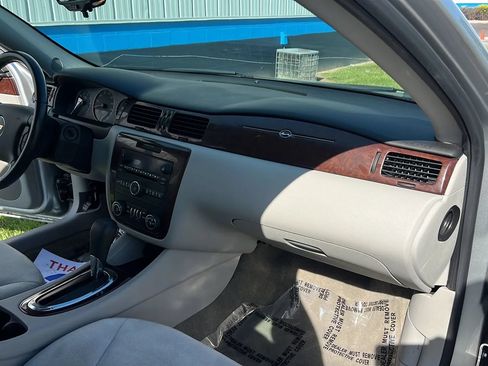 Used 2011 Chevrolet Impala LT FWD image 18