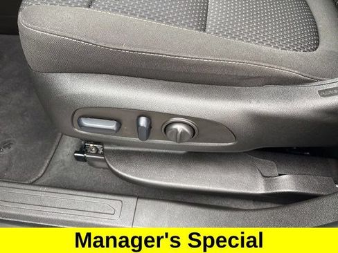 Used 2023 GMC Acadia SLE w/ Driver Convenience Package FWD image 11