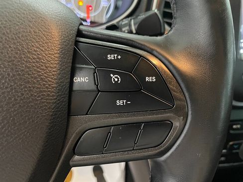 Used 2019 Jeep Cherokee Trailhawk w/ Cold Weather Group AWD/4WD image 11