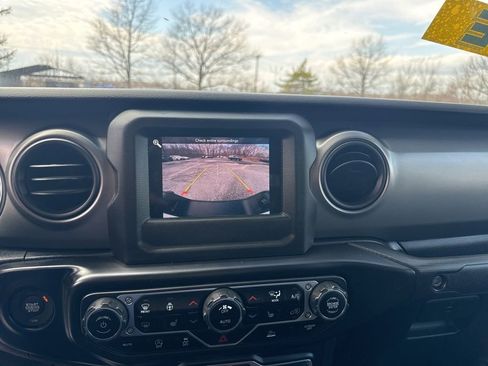 Used 2021 Jeep Gladiator Sport AWD/4WD image 26