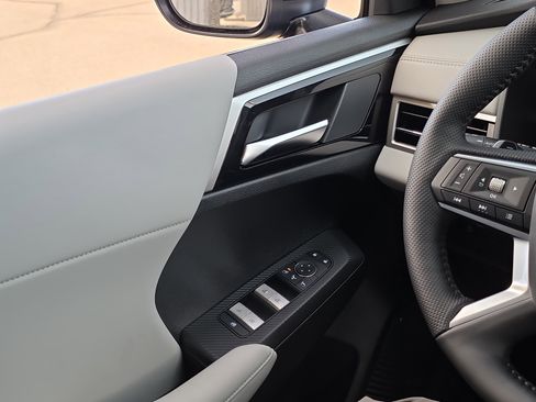 New 2026 Mitsubishi Outlander SE FWD image 27