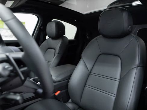 Certified 2026 Porsche Cayenne E-Hybrid Coupe AWD/4WD image 5