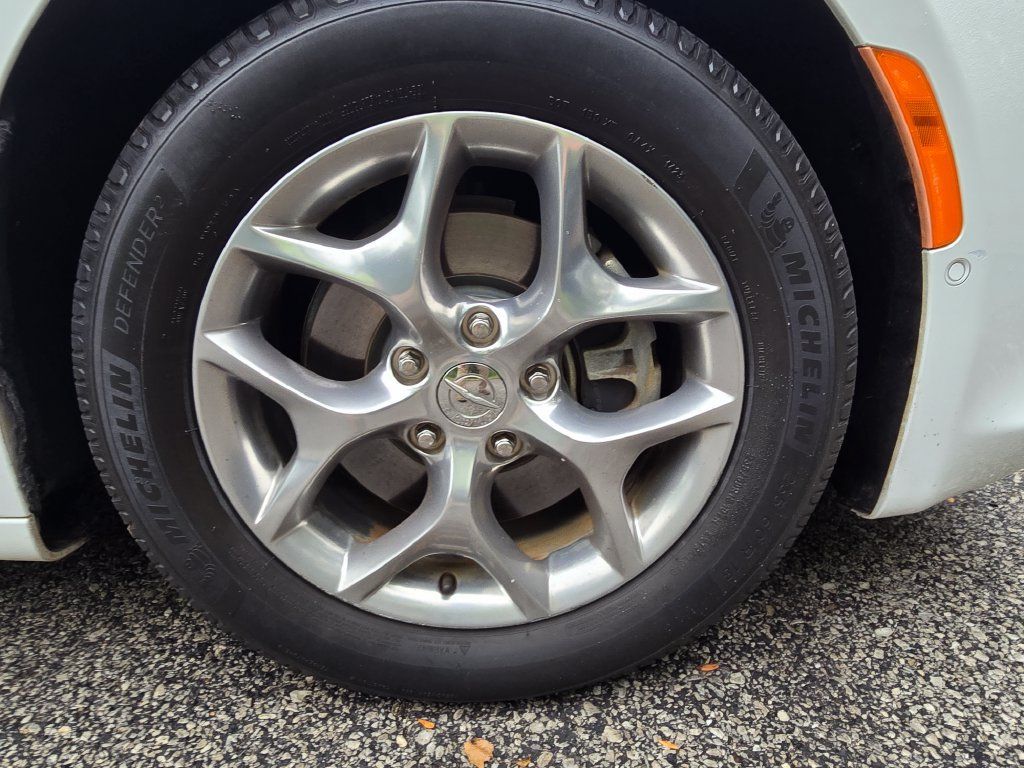 Used 2018 Chrysler Pacifica Limited w/ Advanced Safetytec Group FWD image 19