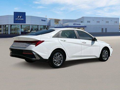 New 2025 Hyundai Elantra SEL image 8