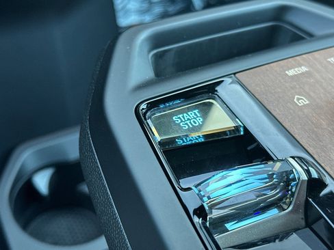 Used 2023 BMW iX xDrive50 w/ Premium Package image 23