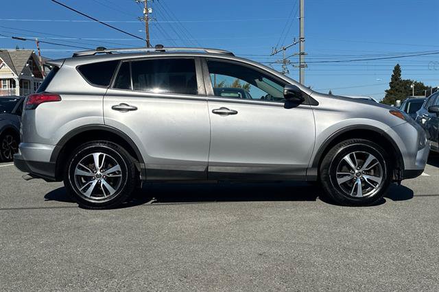 Used 2016 Toyota RAV4 XLE AWD/4WD image 2