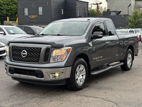 Used 2019 Nissan Titan SV w/ SV Convenience Package AWD/4WD image 4