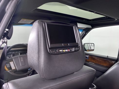 Used 2014 Lincoln Navigator 4WD image 30