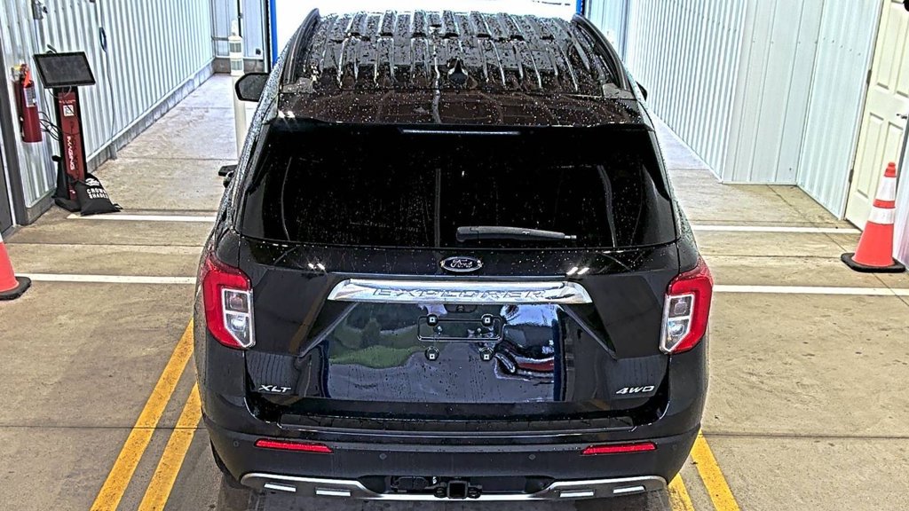 Used 2023 Ford Explorer XLT w/ Equipment Group 202A AWD/4WD image 4