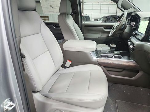 New 2026 GMC Sierra 1500 SLT image 40