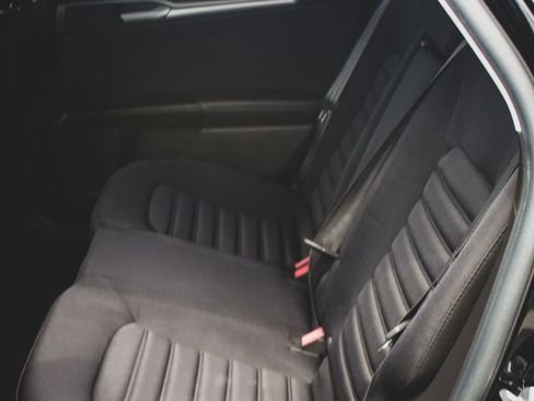 Used 2016 Ford Fusion SE FWD image 18