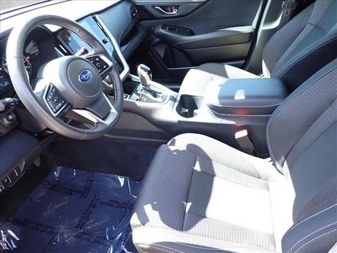 Used 2025 Subaru Outback Premium AWD/4WD image 12