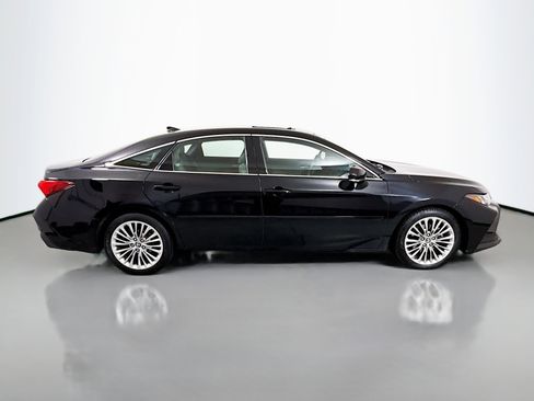 Used 2019 Toyota Avalon Limited image 8