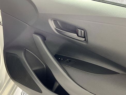 Used 2025 Toyota Corolla LE image 32