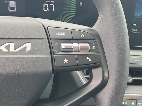 Used 2025 Kia K4 FWD image 25