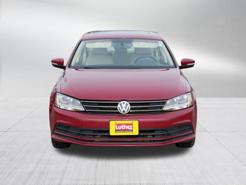 Used 2017 Volkswagen Jetta SE image 3