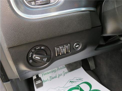 Used 2015 Dodge Charger SXT w/ Driver Confidence Group image 12