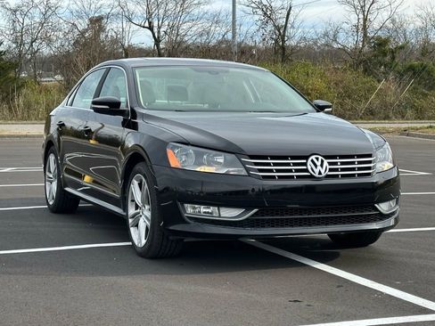 Used 2015 Volkswagen Passat 1.8T SEL Premium image 3