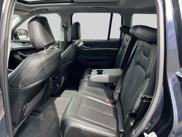 Used 2023 Jeep Grand Cherokee Limited w/ Luxury Tech Group II AWD/4WD image 10