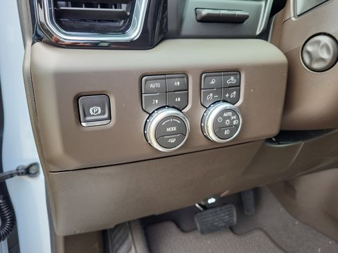New 2026 GMC Sierra 1500 Denali w/ Technology Package AWD/4WD image 17
