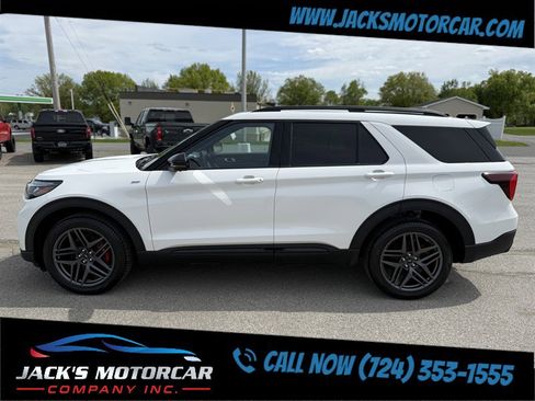 Used 2025 Ford Explorer ST-Line w/ ST-Line Street Pack AWD/4WD image 6