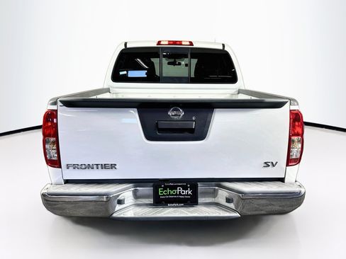 Used 2015 Nissan Frontier SV RWD image 7