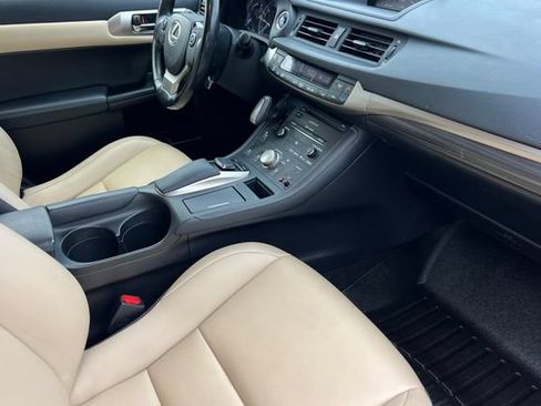 Used 2017 Lexus CT 200h FWD image 19