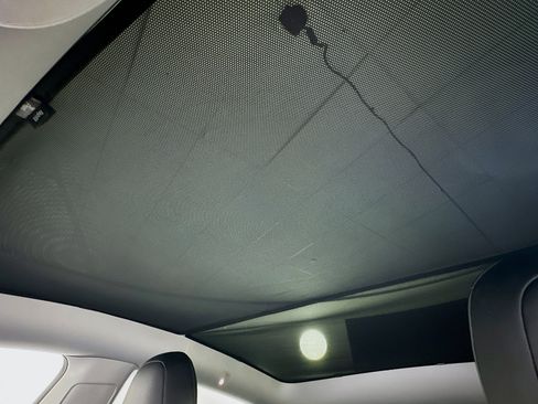 Used 2021 Tesla Model Y Long Range AWD/4WD image 25