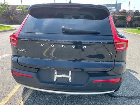 Used 2019 Volvo XC40 T4 Momentum FWD image 5