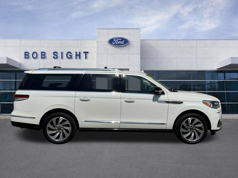 Used 2022 Lincoln Navigator L Reserve AWD/4WD image 2