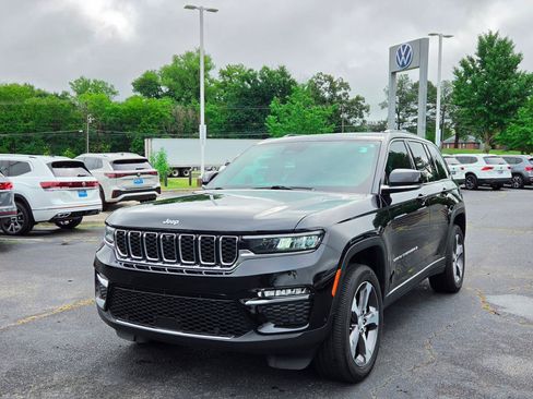 Used 2025 Jeep Grand Cherokee Limited w/ Luxury Tech Group II RWD image 10