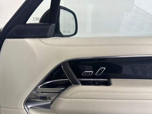 New 2025 Land Rover Range Rover SE image 16