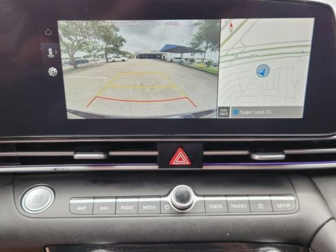 Used 2024 Hyundai Elantra SEL FWD image 17
