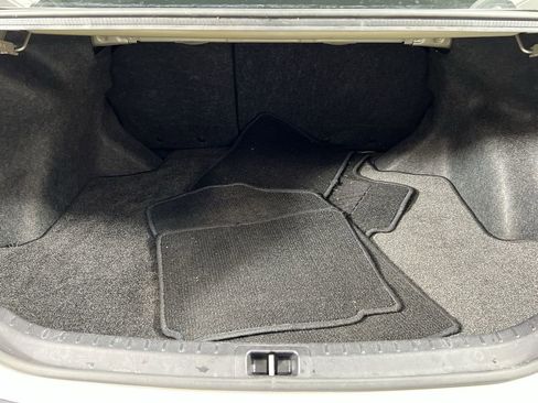 Used 2019 Toyota Corolla LE image 16