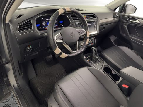 Used 2022 Volkswagen Tiguan SE FWD image 4
