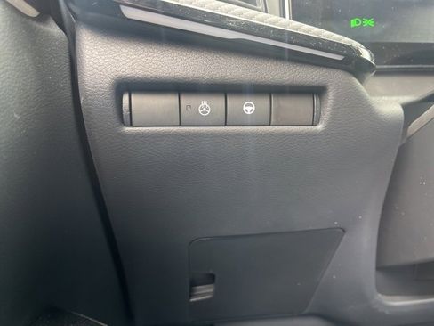 Used 2025 Nissan Kicks SR w/ SR Premium Package image 14