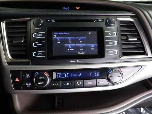 Used 2014 Toyota Highlander Plus FWD image 18