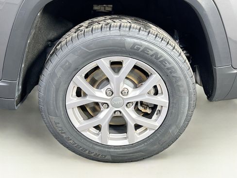 Used 2021 Jeep Grand Cherokee L Limited image 27