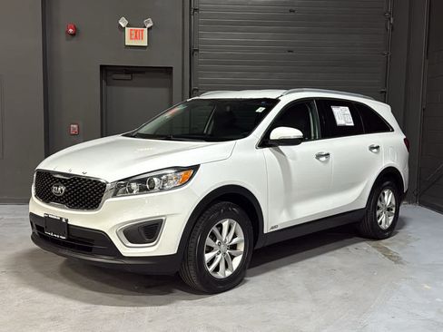 Used 2018 Kia Sorento AWD image 3