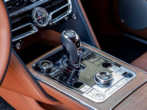 Certified 2023 Bentley Flying Spur V8 image 22