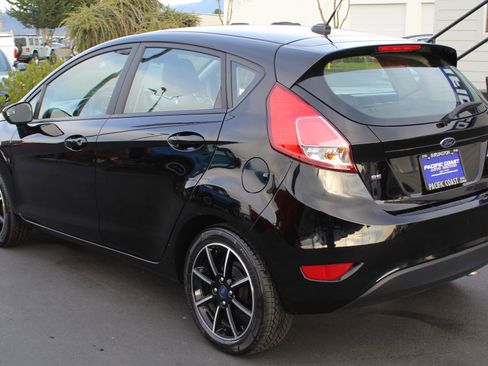 Used 2017 Ford Fiesta SE w/ Equipment Group 201A image 4