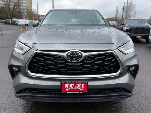 New 2026 Toyota Highlander Limited image 3