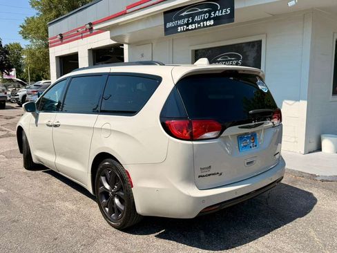 Used 2019 Chrysler Pacifica Limited w/ Advanced Safetytec Group FWD image 11