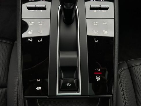 Certified 2026 Porsche Macan S AWD/4WD image 26
