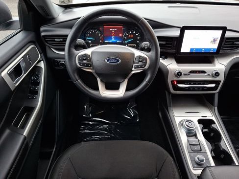 Certified 2023 Ford Explorer XLT image 11